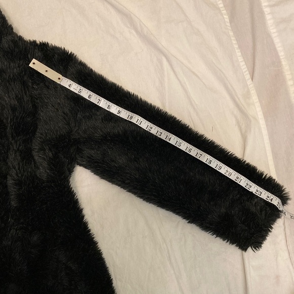 Elegant Black Teddy Jacket - Picture 10 of 10